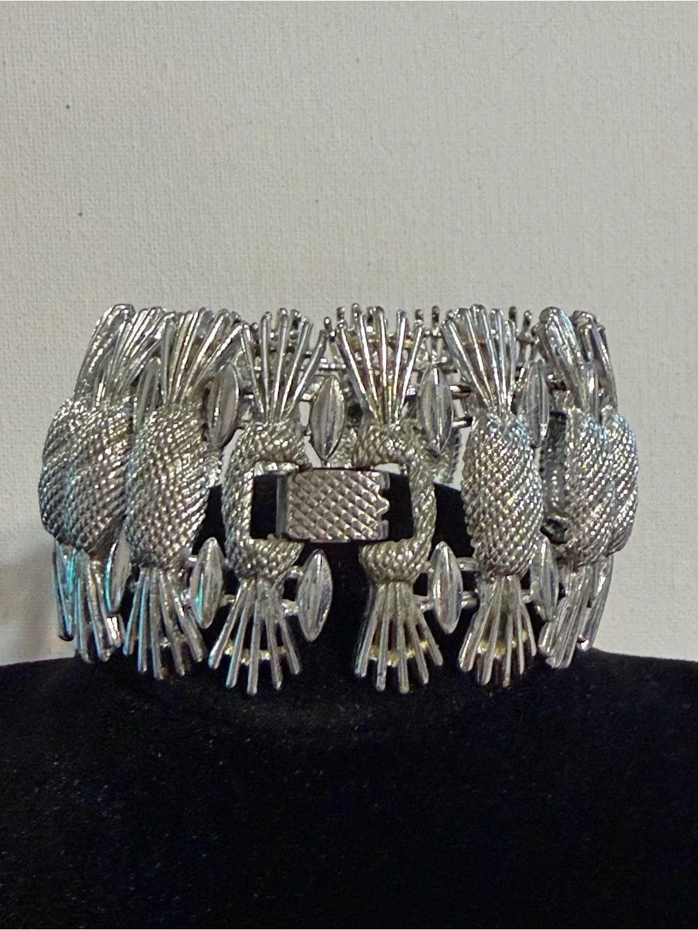 VTG 1974 Sarah Coventry Simply Elegant Silver Pineapple Wide Link Bracelet